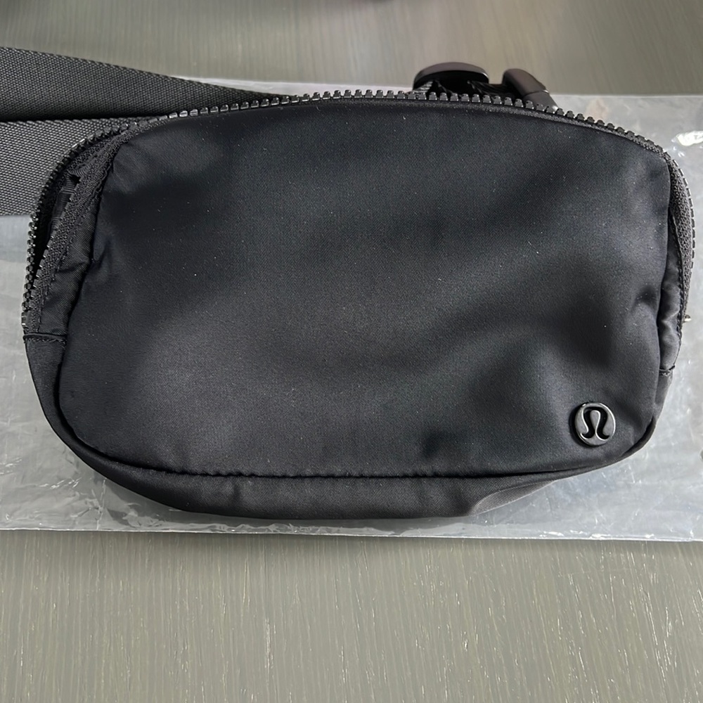 Lululemon ORIGINAL Belt Bag in black.